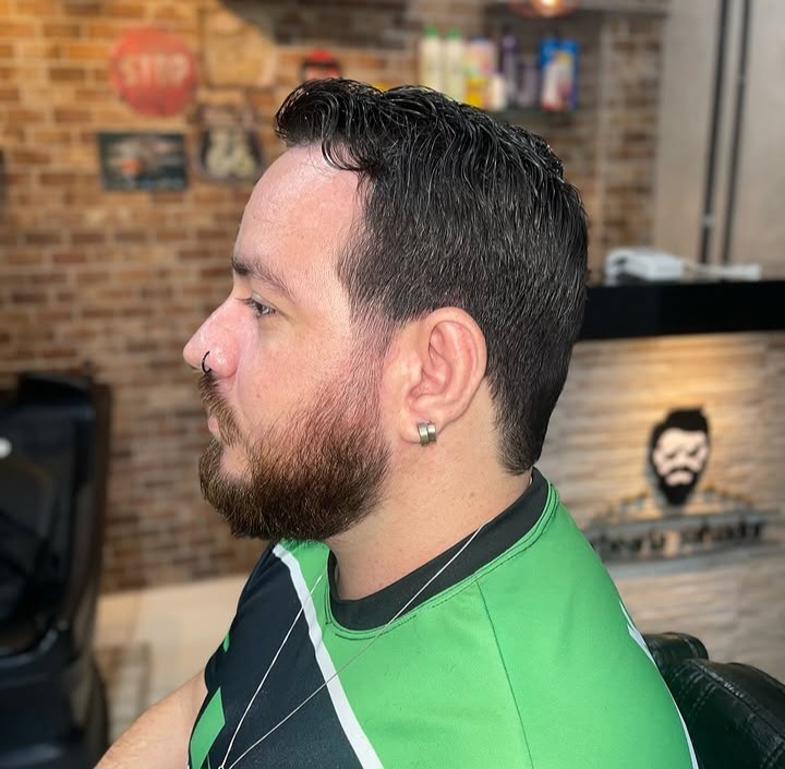 Corte com barba na Barbearia Salvador